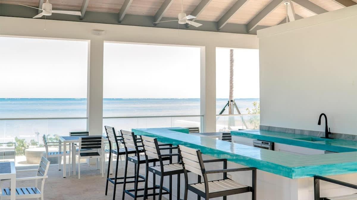 Cable Large Private Patio With Bbq *
